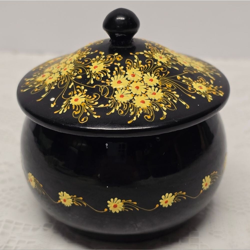 Vintage 60s Floral Daisies Hand Painted Black Lacquered Round Trinket Box - Picture 12 of 13
